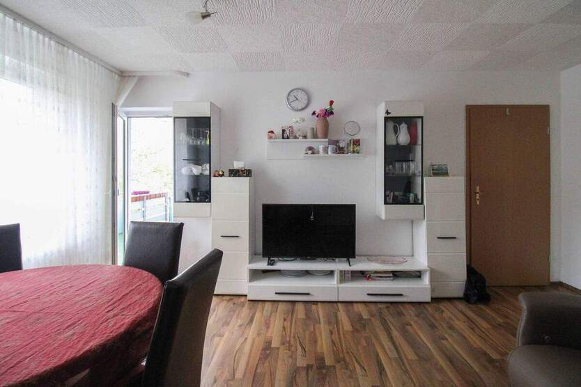 Gepflegte 2-Zimmer-Wohnung mit Südbalkon und Blick ins Grüne in Neckarweihingen 2 zimmer