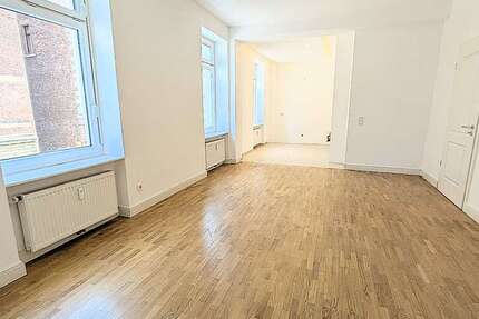 Wohnung Stuttgart Stuttgart-Mitte - 4 Zimmer, 122 m&sup2;, 1.995&euro; | Angebot:26365261