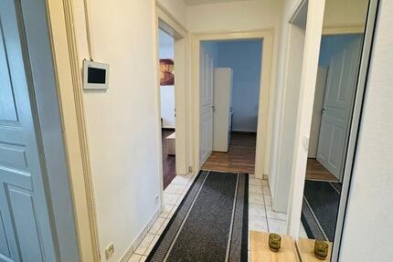 Schönes Zimmer in 3-er WG 1 zimmer