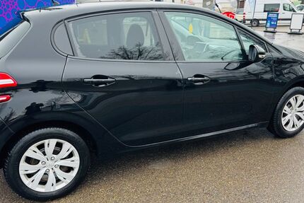 Peugeot 208 60.000 km 5.499 &euro; Filderstadt 70794