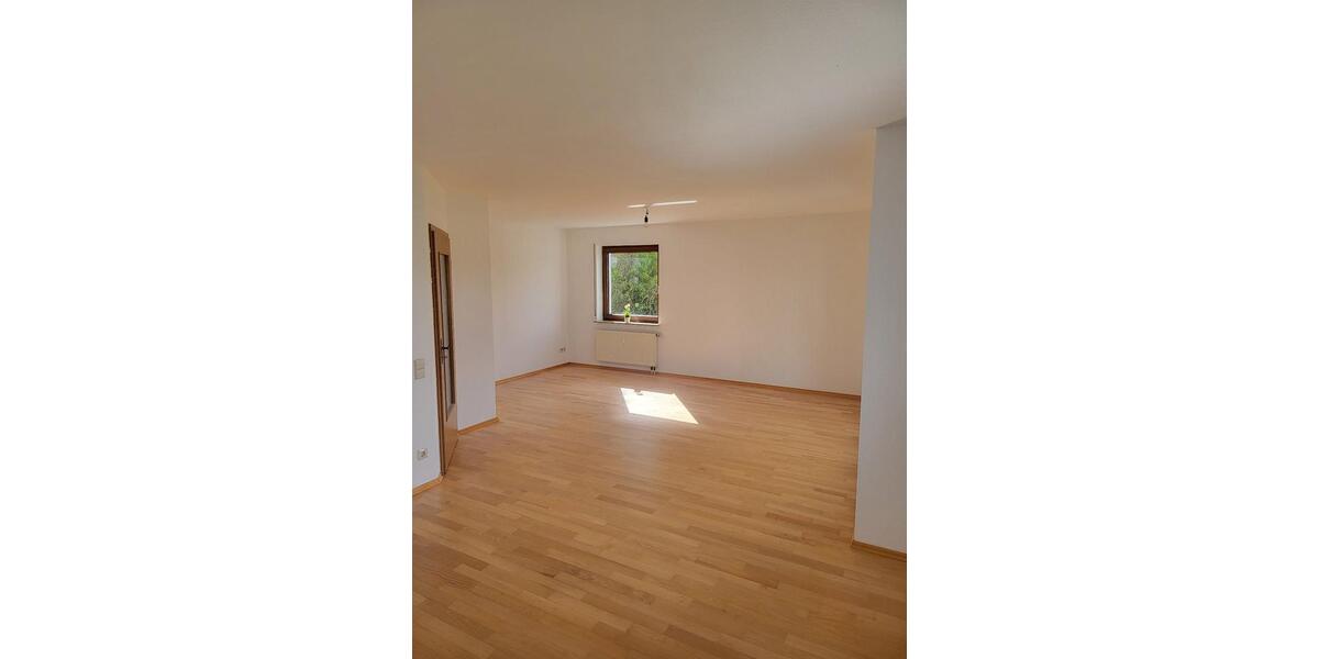 Etagenwohnung Ebersbach an der Fils - 3.5 Zimmer, 80 m&sup2;, 295.000&euro; | Angebot:26837402