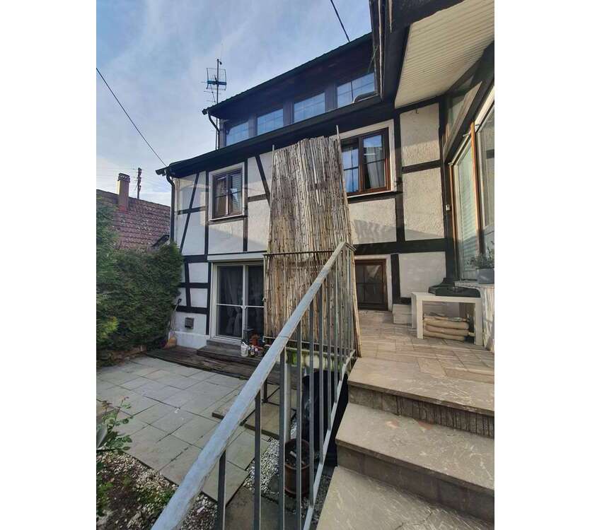 Haus zum Kaufen in Tamm 550.000 € 256.31 m²