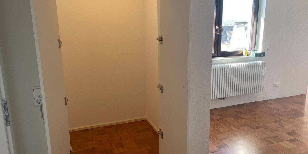 Etagenwohnung Böblingen - 2 Zimmer, 90 m&sup2;, 985&euro; | Angebot:26376911