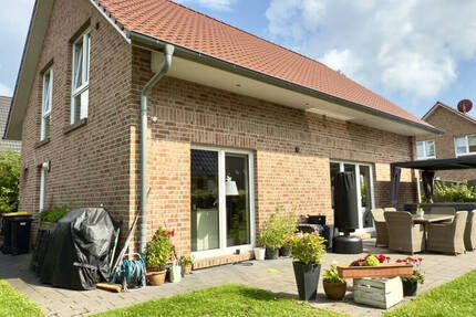 Zentrumsnah gelegen - Modern ausgestattetes Einfamilienhaus mit Garten und Stellplatz in 2. Reihe