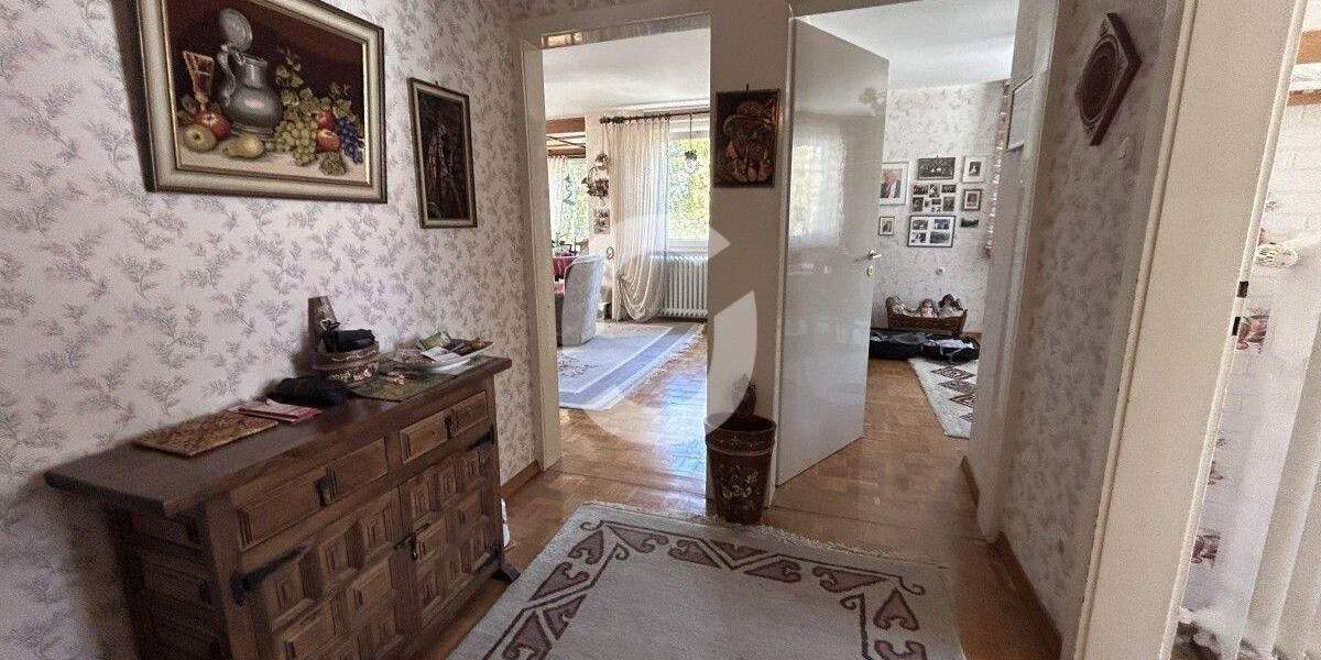 Mehrfamilienhaus, Wohnhaus Stuttgart Untertürkheim - 8 Zimmer, 206 m&sup2;, 700.000&euro; | Angebot:24861896