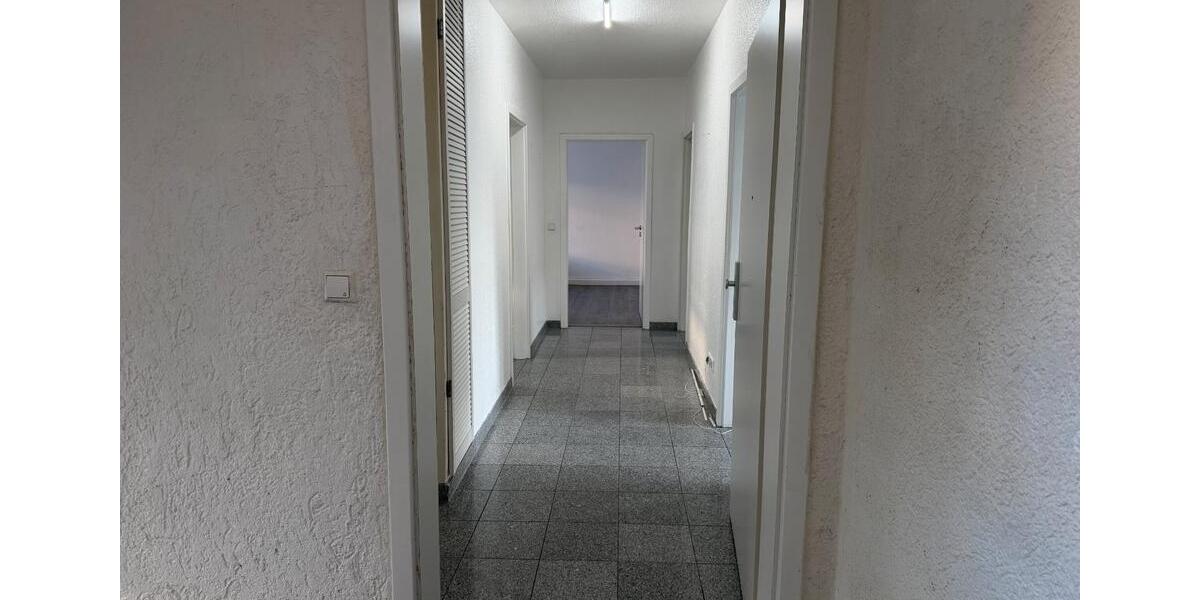 Etagenwohnung Esslingen am Neckar Pliensauvorstadt - 4 Zimmer, 110 m&sup2;, 1.500&euro; | Angebot:26271063