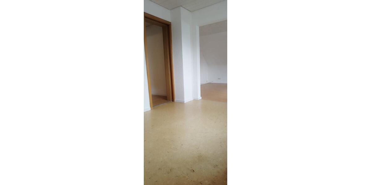 Dachgeschoßwohnung Asperg - 3.5 Zimmer, 75 m&sup2;, 1.100&euro; | Angebot:26267553