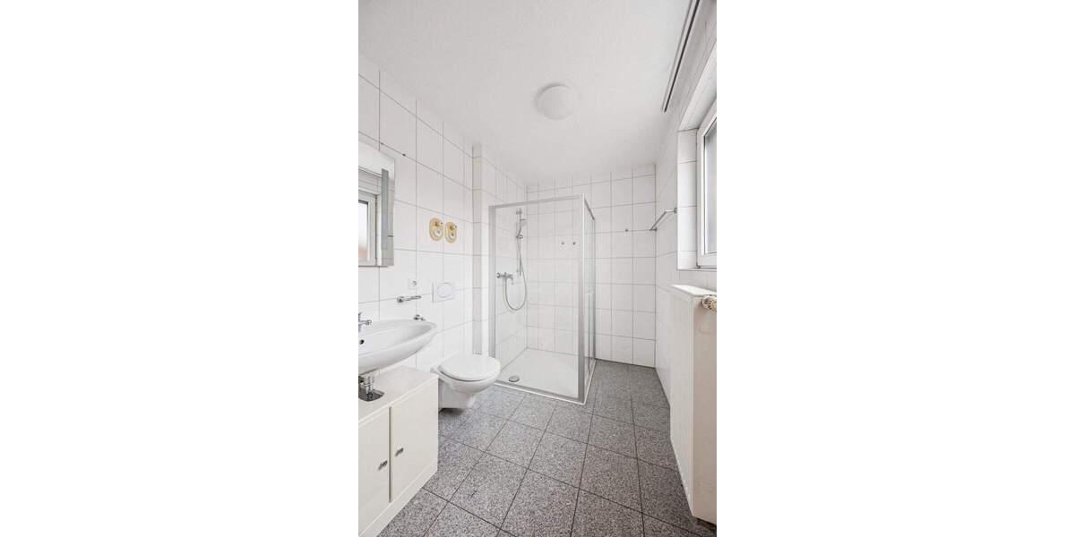 Allein auf der Etage: Ruhige 2-Zimmer-Dachgeschosswohnung mit West-Balkon & Tiefgarage 2 zimmer