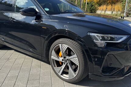Audi e-tron 56.000 km 27.990 € Reutlingen 72770