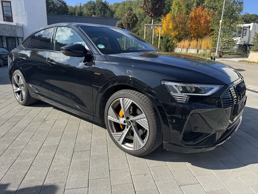 Audi e-tron 56.000 km 27.990 € Reutlingen 72770