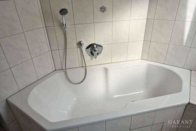 Moderne Doppelhaushälfte mit Garten in der Stadtmitte