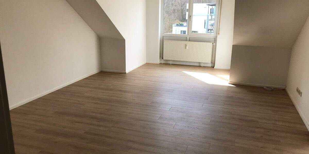 Etagenwohnung Esslingen am Neckar Zell - 3 Zimmer, 75 m&sup2;, 890&euro; | Angebot:25735186
