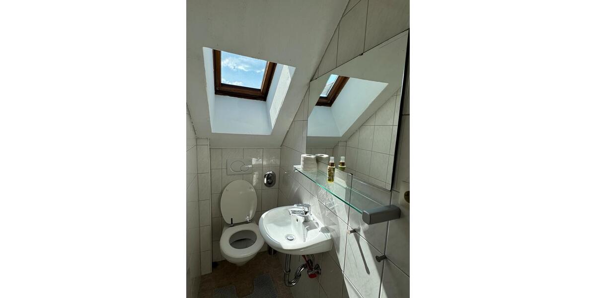 Dachgeschoßwohnung Stuttgart Bad Cannstatt - 3 Zimmer, 48 m&sup2;, 900&euro; | Angebot:26409398