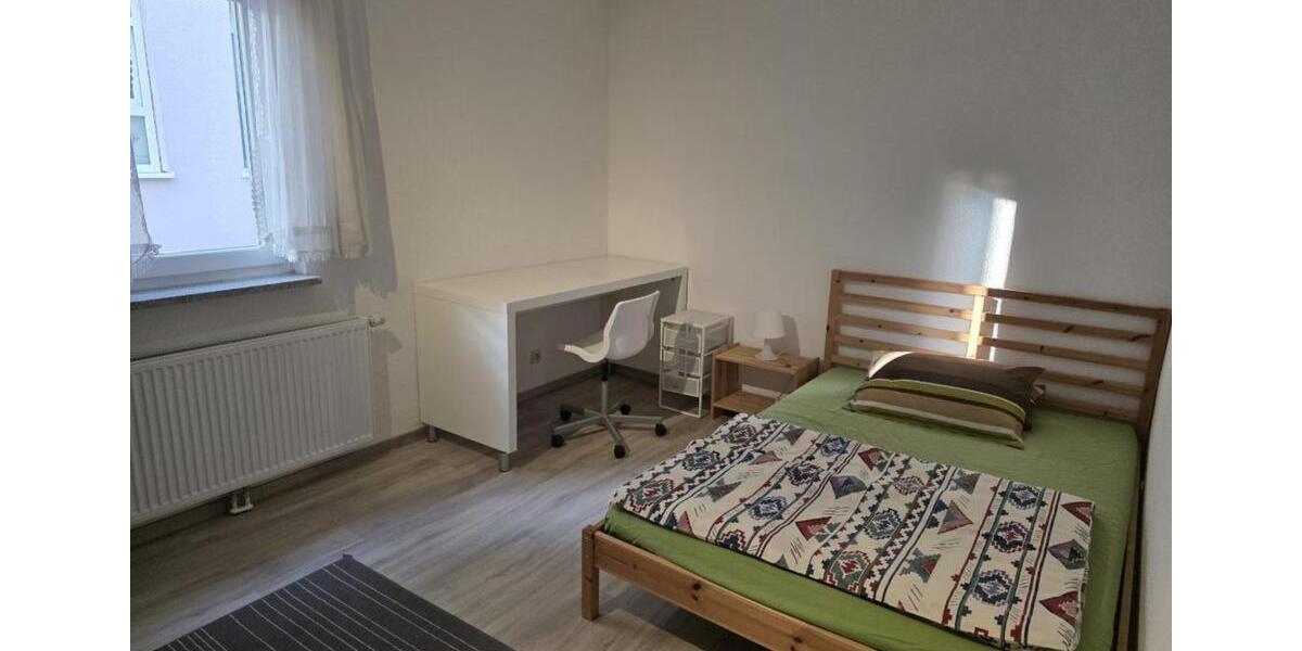 Vollmöbliertes WG-Zimmer mit Balkon in Stuttgart Zuffenhausen 1 zimmer