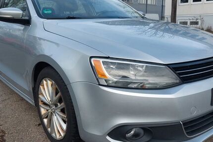 VW Jetta 140.621 km 2.999 &euro; Fellbach 70736