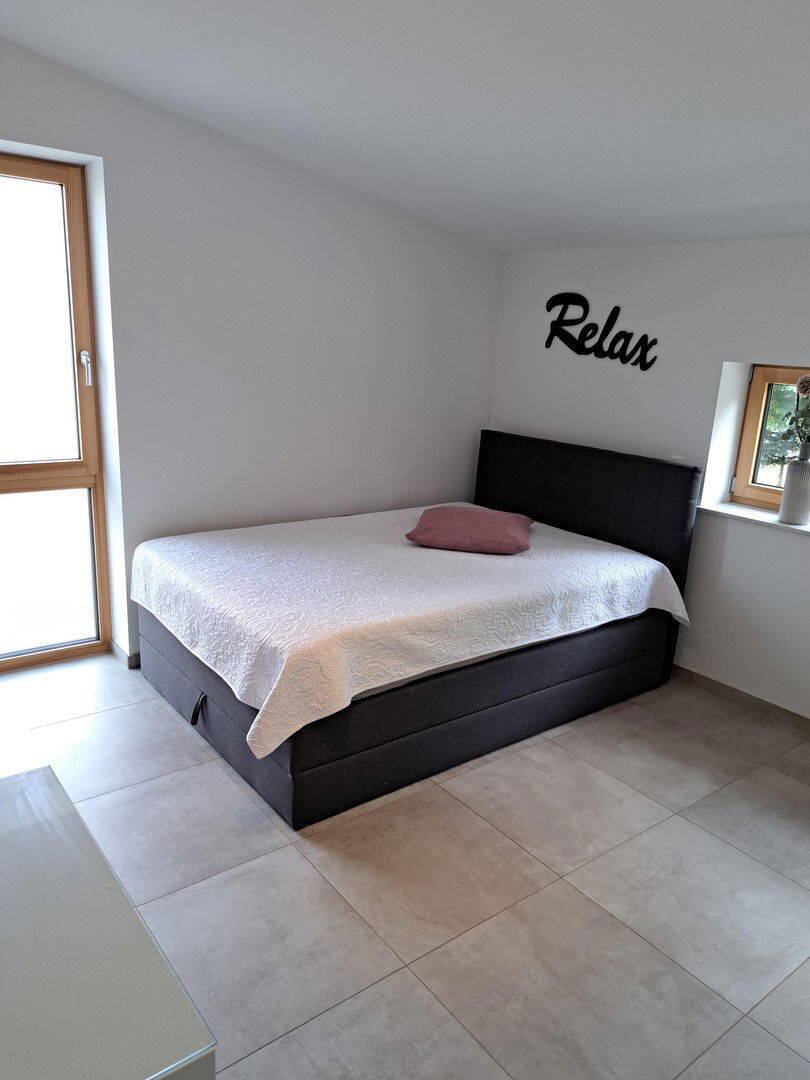 Hochwertige Doppelhaushälfte mit Pool und Sauna in ruhiger Lage von Gärtringen 6 zimmer