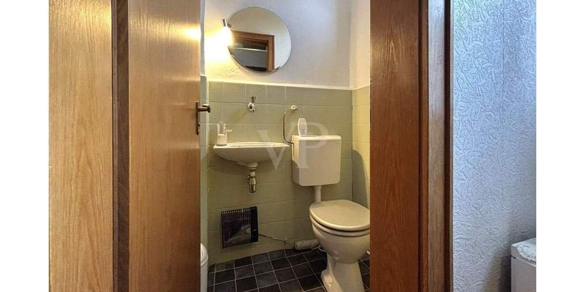 Sanierungsbedürftiges Einfamilienhaus in Neckarweihingen 6 zimmer