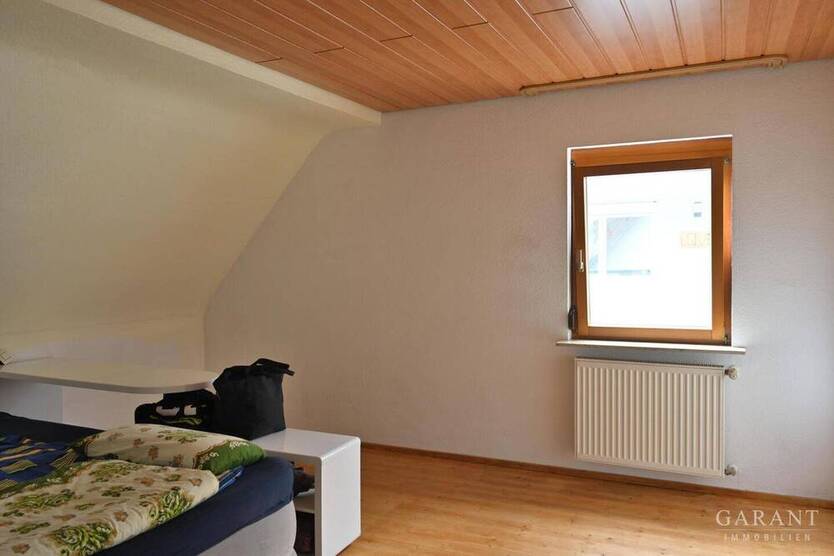 Moderne Doppelhaushälfte mit Garten in der Stadtmitte