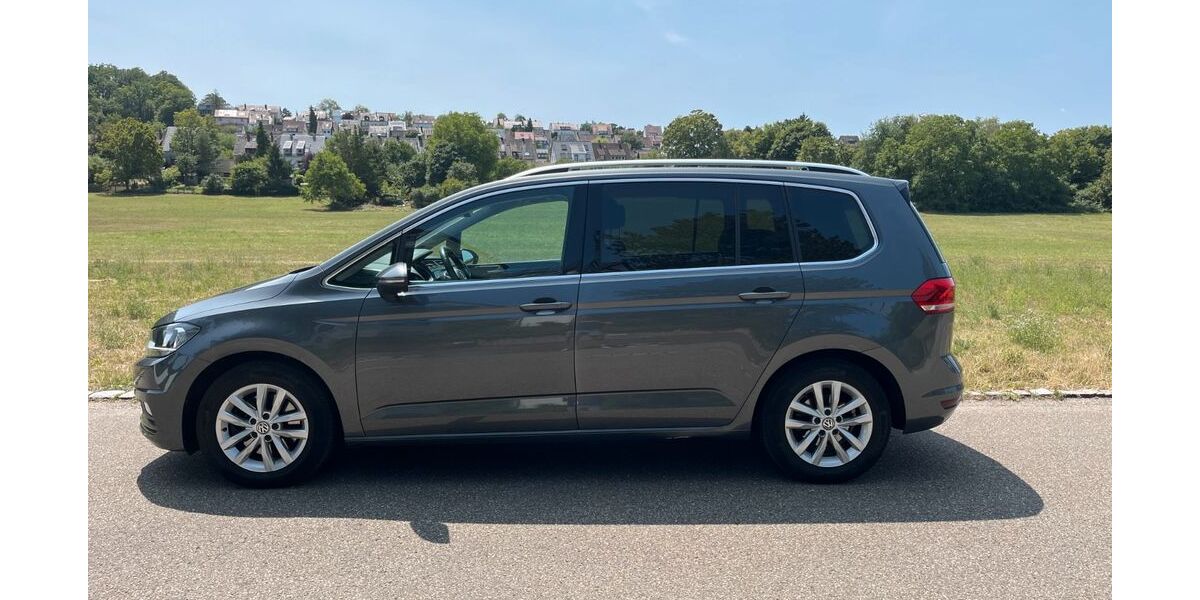 VW Touran 97.891 km 22.490 &euro; Stuttgart 70469