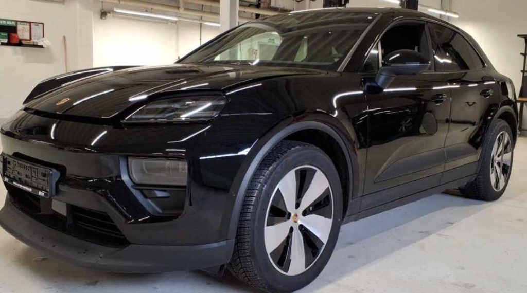 Porsche Macan 2.999 km 72.999 &euro; Stuttgart 70499