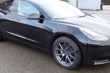 Tesla Model 3 11.800 km 34.900 € Nürtingen bei Stuttgart 72622