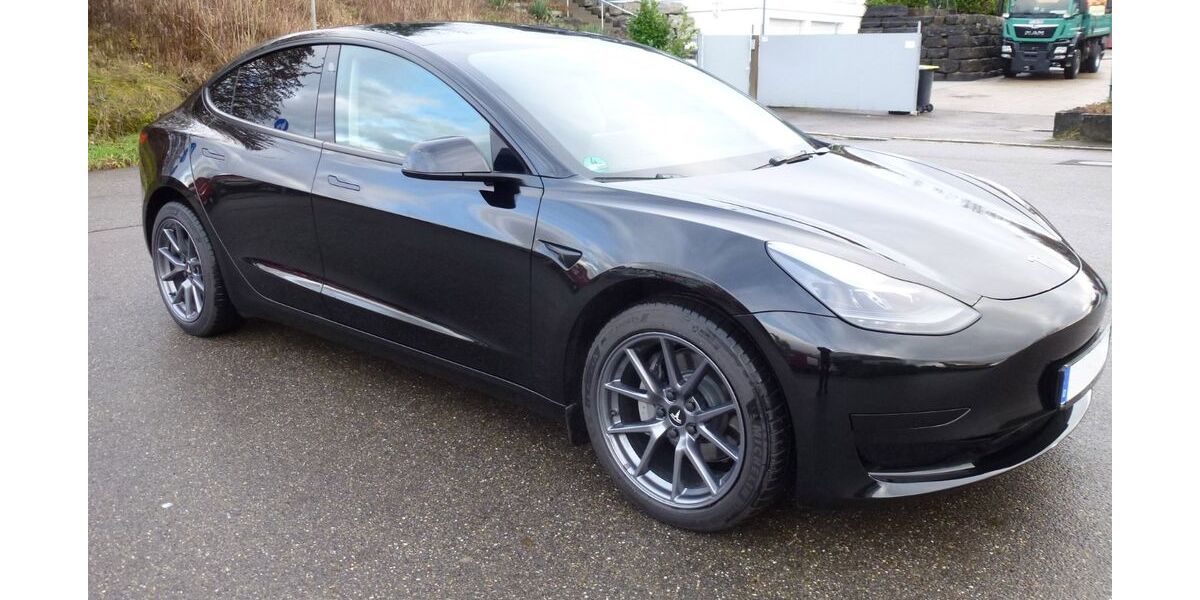 Tesla Model 3 11.800 km 34.900 € Nürtingen bei Stuttgart 72622