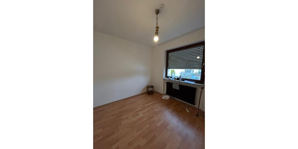 Einfamilienhaus Stuttgart Mühlhausen - 7 Zimmer, 185 m&sup2;, 650.000&euro; | Angebot:24756172