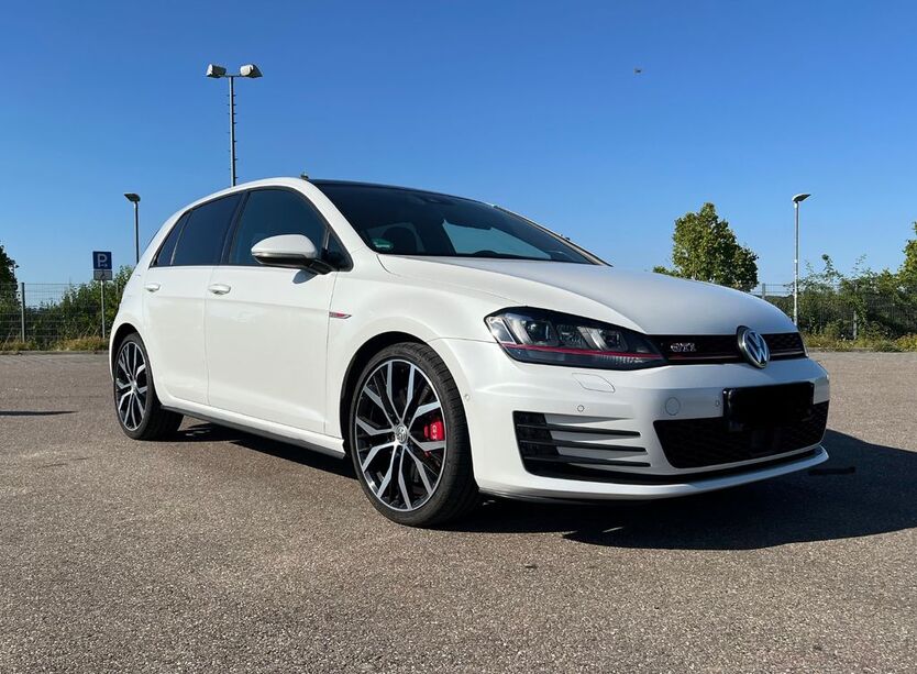 VW Golf 61.200 km 22.999 € Markgröningen 71706