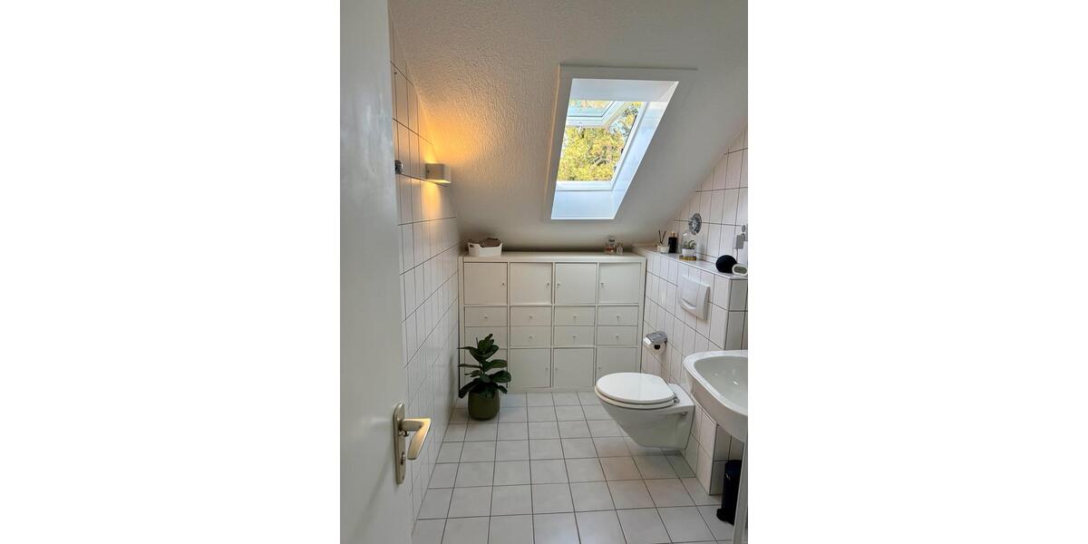 Dachgeschoßwohnung Fellbach Oeffingen - 4 Zimmer, 90 m&sup2;, 1.200&euro; | Angebot:26119987