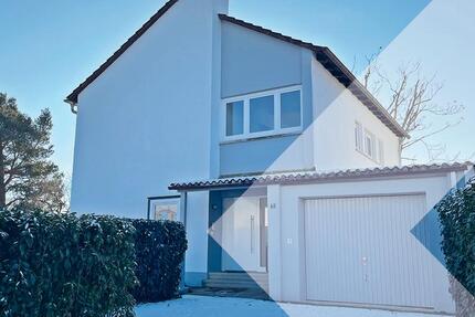 Haus Reutlingen Reutlingen (Kernstadt) - 4.5 Zimmer, 140 m&sup2;, 2.200&euro; | Angebot:25142351