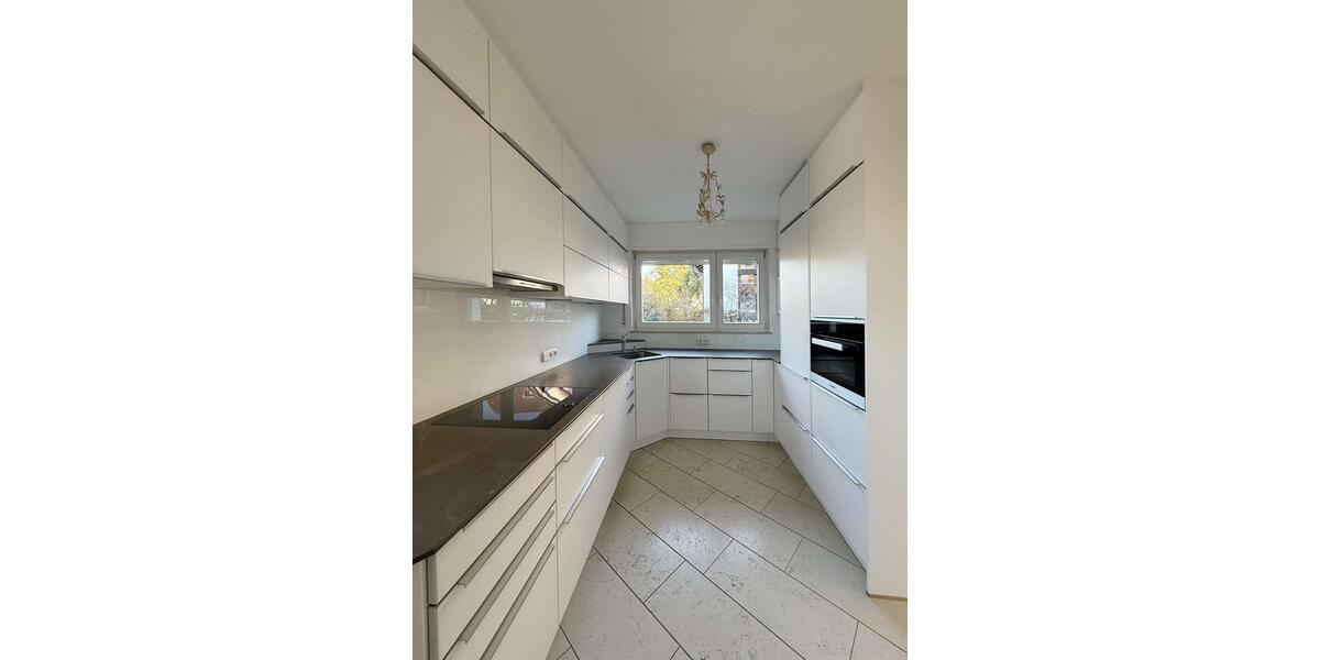 Einfamilienhaus Nürtingen - 5.5 Zimmer, 175 m&sup2;, 2.500&euro; | Angebot:24571134