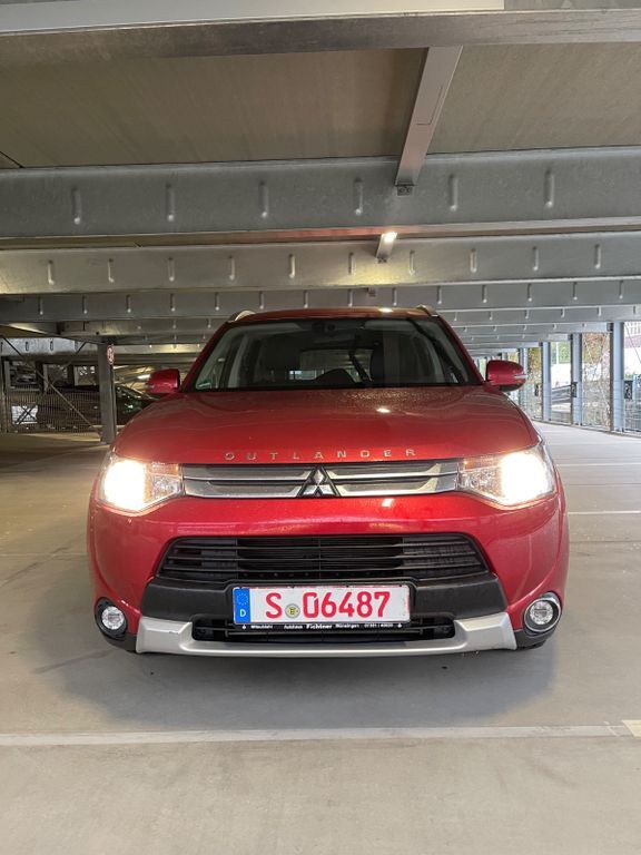 Mitsubishi Outlander 76.900 km 14.250 € Stuttgart 70376