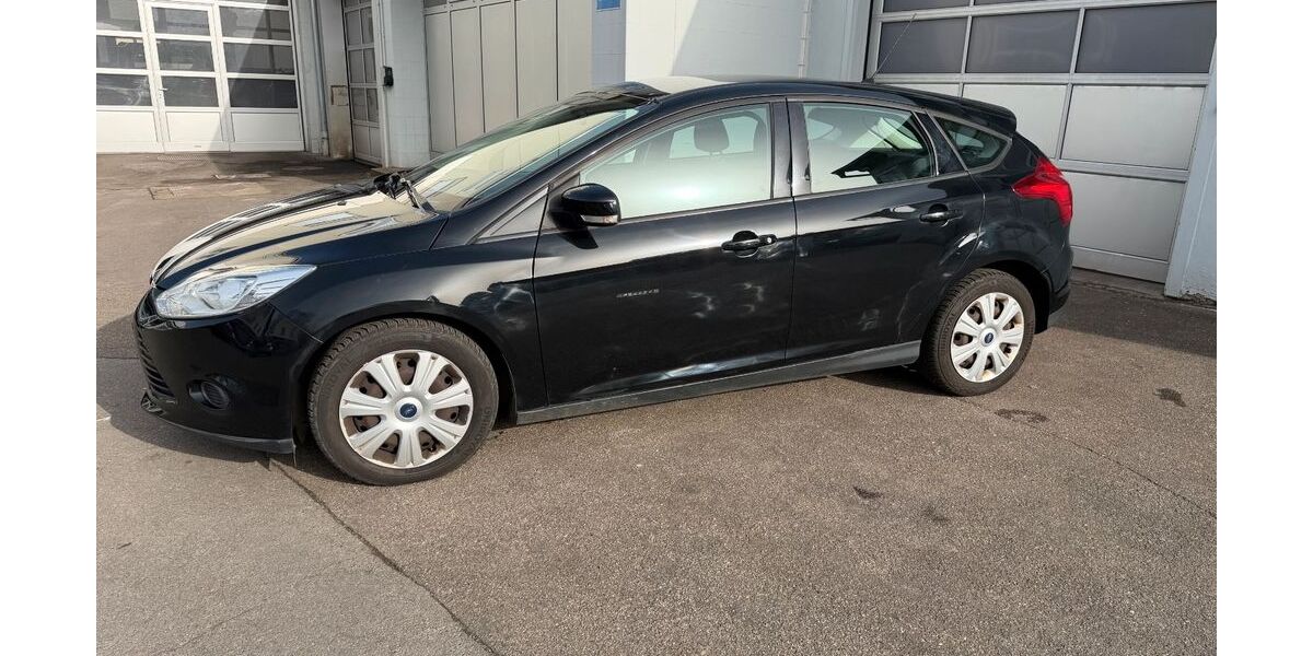 Ford Focus 104.700 km 5.590 &euro; Ditzingen 71254