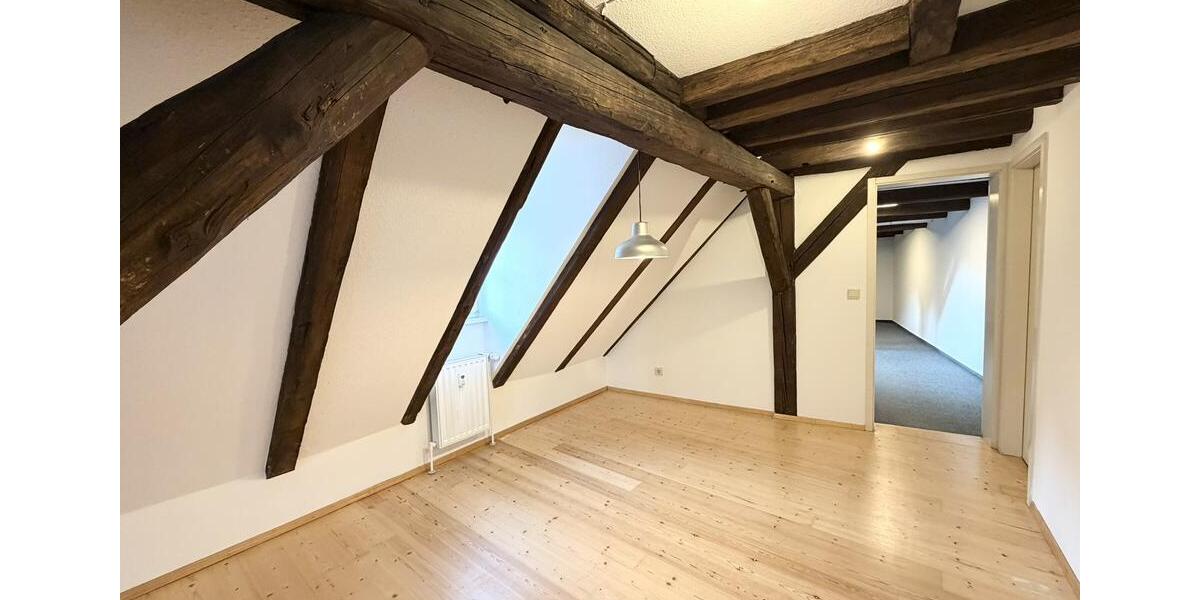 Dachgeschoßwohnung Esslingen am Neckar - 3.5 Zimmer, 105 m&sup2;, 1.400&euro; | Angebot:26057341