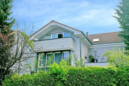 Privatverkauf: Lichtdurchflutetes Architekten Haus mit EinliegerWohnung in Top-Halbhöhenlage