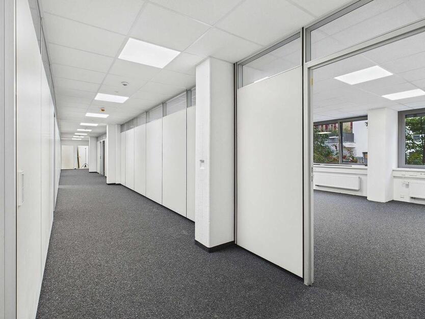 Erstbezug nach Modernisierung: Bürofläche in Stuttgart-Mitte – barrierefrei & vielseitig nutzbar. zimmer