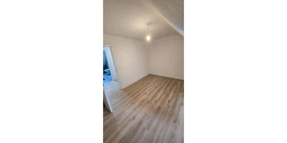 Dachgeschoßwohnung Ludwigsburg Oßweil - 4 Zimmer, 110 m&sup2;, 1.400&euro; | Angebot:26342825
