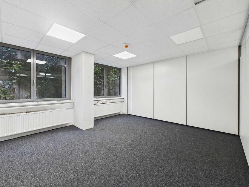 Erstbezug nach Modernisierung: Bürofläche in Stuttgart-Mitte – barrierefrei & vielseitig nutzbar. zimmer