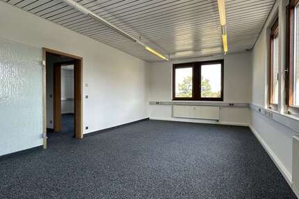 Büro in Stuttgart Zuffenhausen 1.890 € 165 m² zimmer