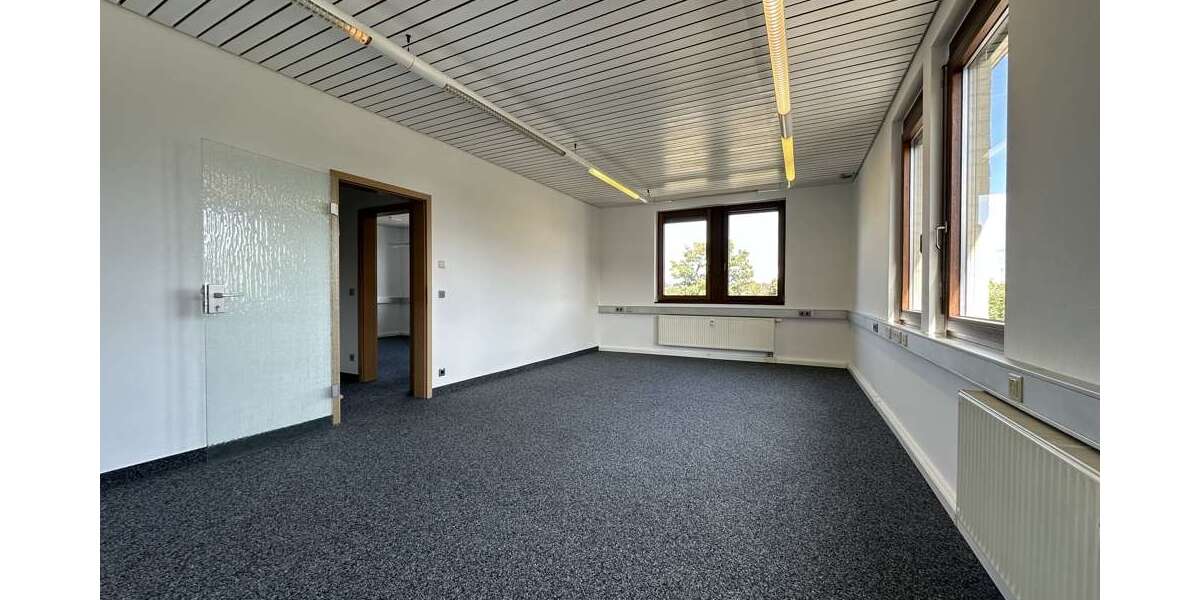 Büro in Stuttgart Zuffenhausen 1.890 € 165 m² zimmer