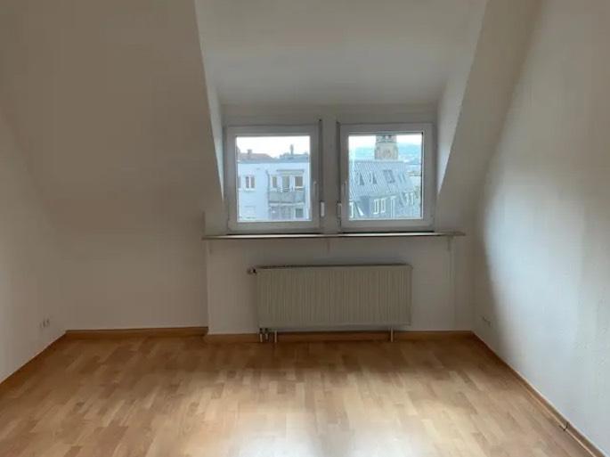 Dachgeschoßwohnung Stuttgart Bad Cannstatt - 3.5 Zimmer, 84 m&sup2;, 379.000&euro; | Angebot:26720870