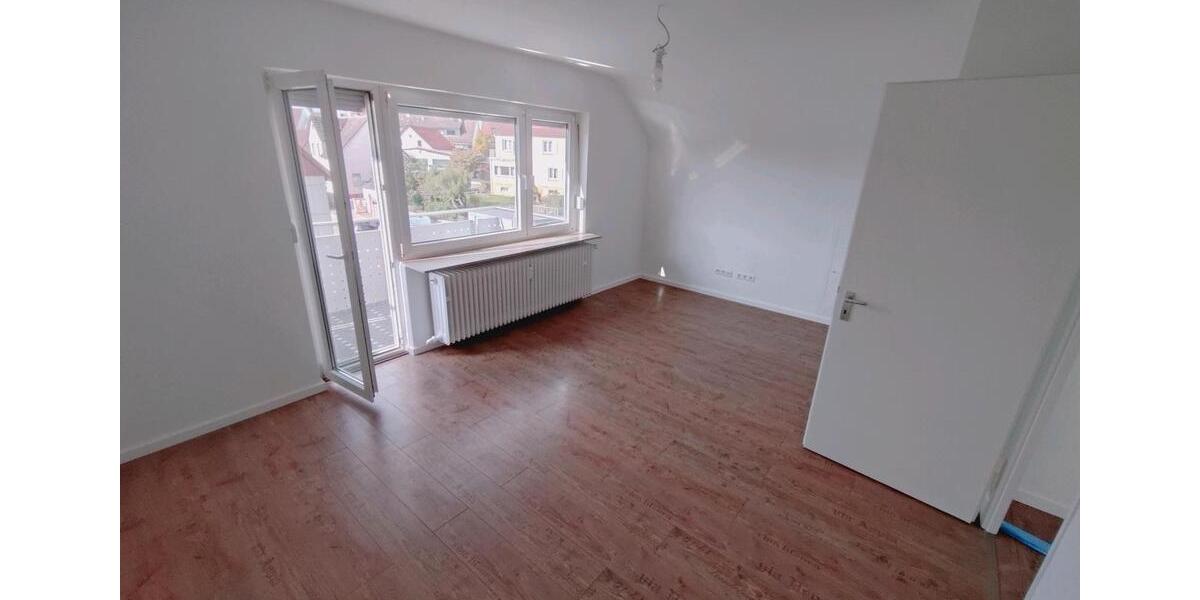 Frisch renovierte DG-Wohnung in See Nähe in Böblingen 3 zimmer