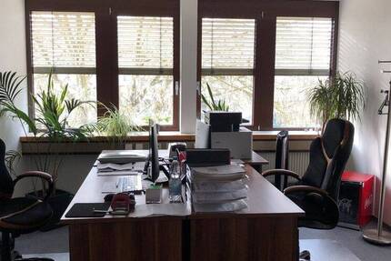 431 qm Lagerfläche und 2 schöne Büros in Kornwestheim Nähe Stuttgart - All-in-Miete