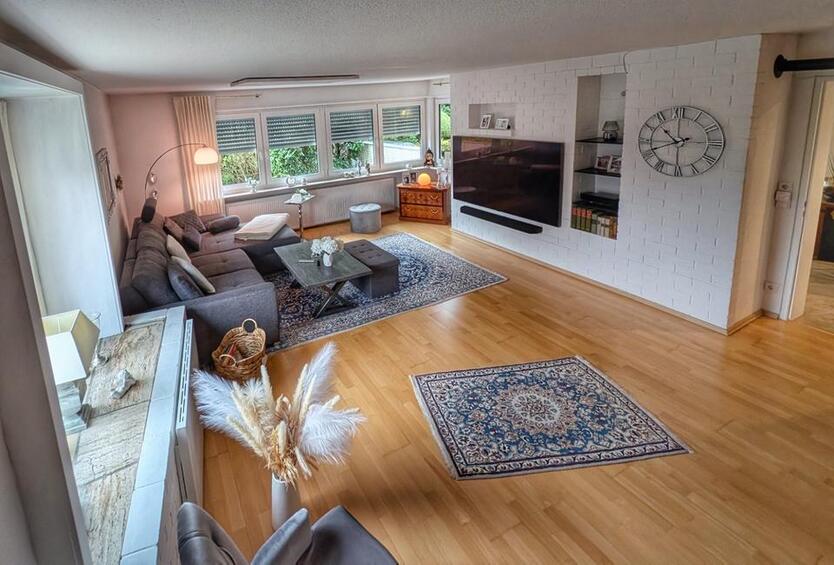 Freistehendes Einfamilienhaus mit EinliegerWohnung