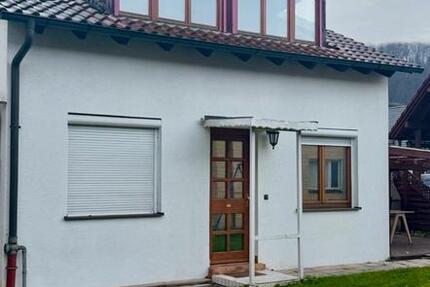 Einfamilienhaus mit Garten, Terasse, Balkon, Doppelgarage 4.5 zimmer