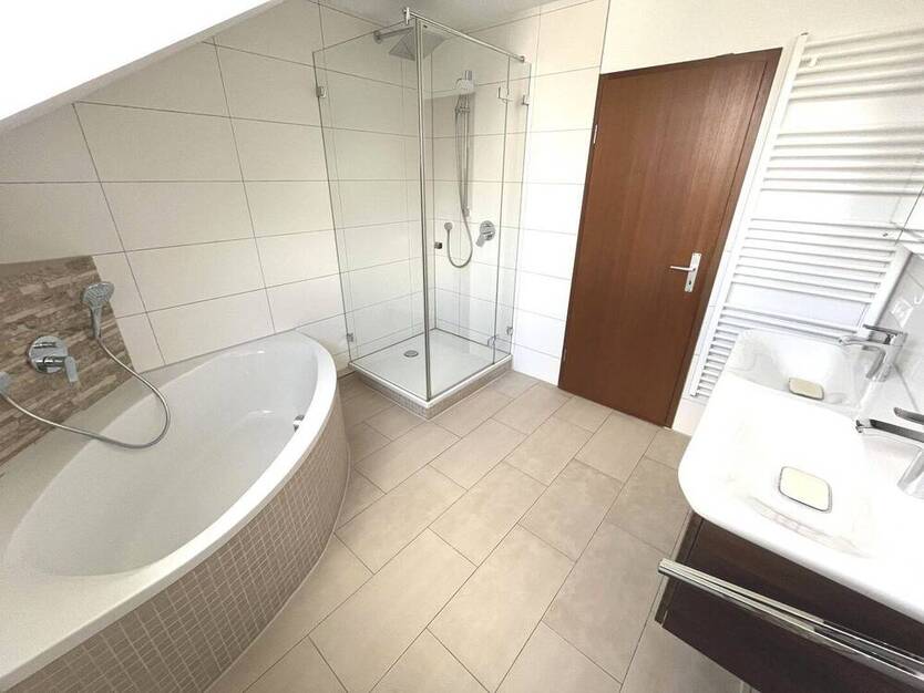 Doppelhaushälfte mit EinliegerWohnung