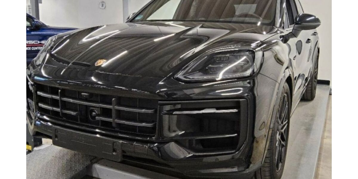 Porsche Cayenne 49.500 km 96.999 &euro; Stuttgart 70499