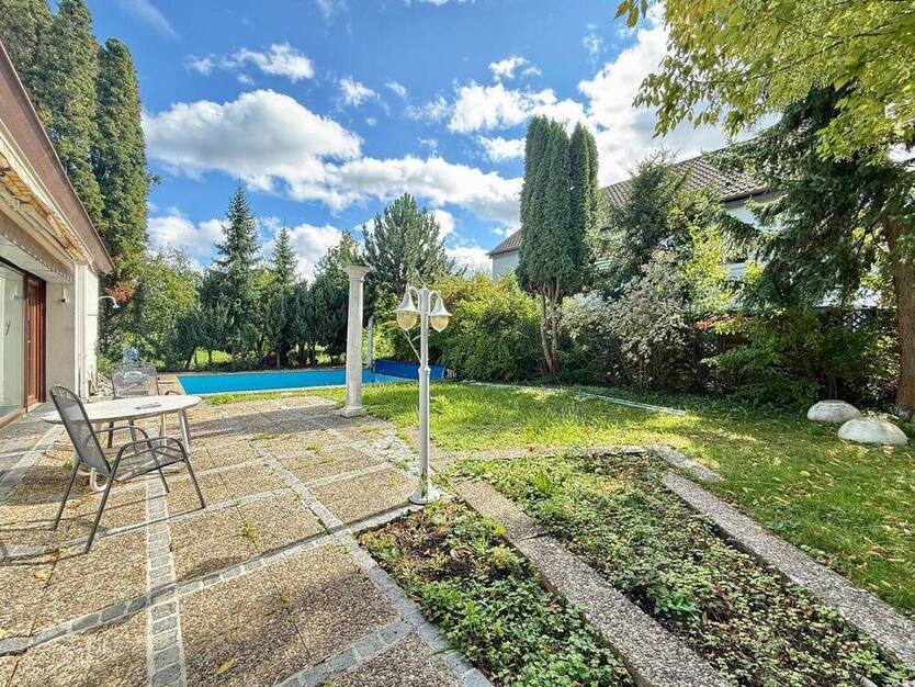 Familienidylle in Neckartenzlingen - Einfamilienhaus mit großem Grundstück und Pool