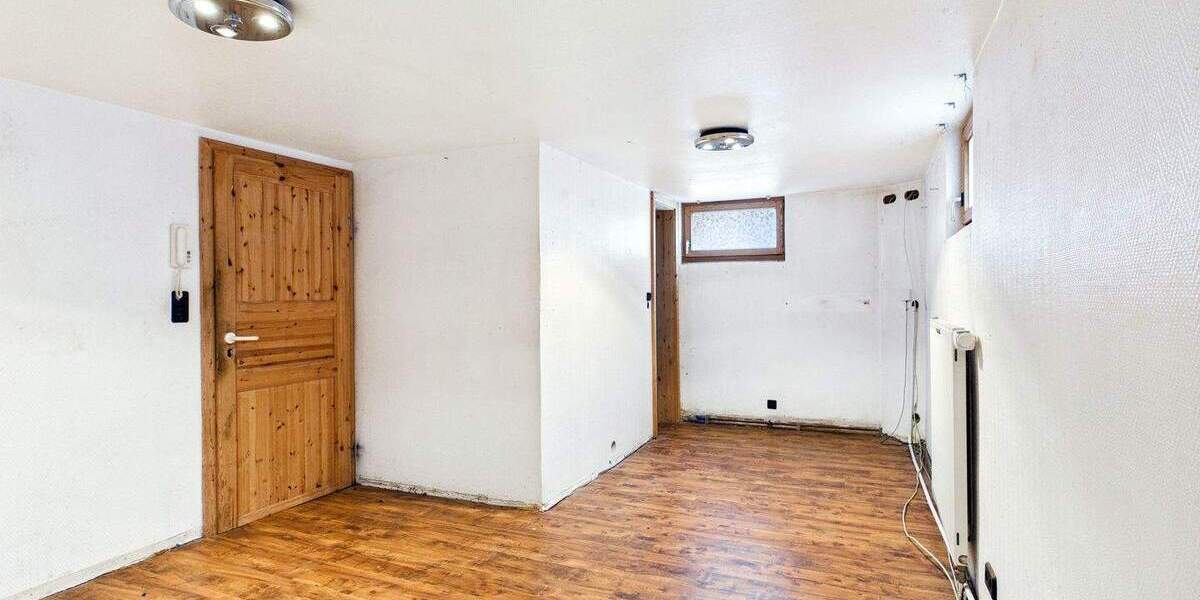 Mehrfamilienhaus, Wohnhaus Ludwigsburg Neckarweihingen - 6 Zimmer, 180 m&sup2;, 550.000&euro; | Angebot:25772242