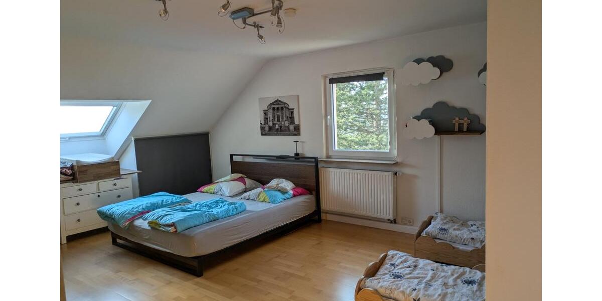 Dachgeschoßwohnung Stuttgart Luginsland - 4.5 Zimmer, 129 m&sup2;, 1.935&euro; | Angebot:24729122